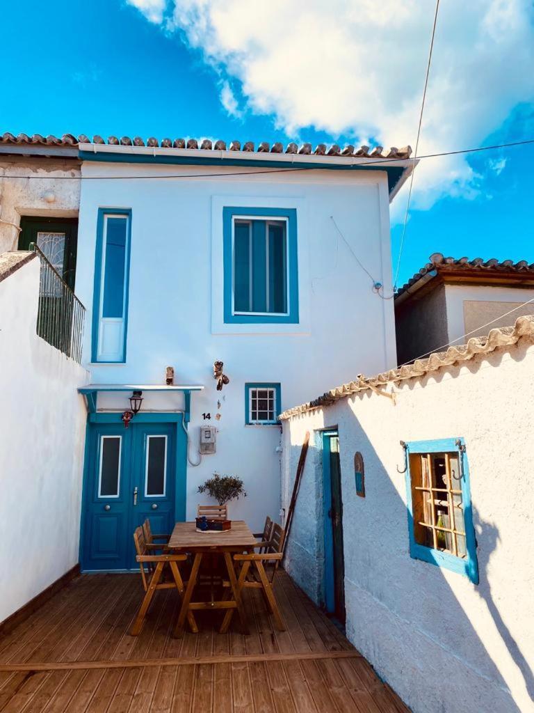 Malta House In Galaxidiヴィラ エクステリア 写真